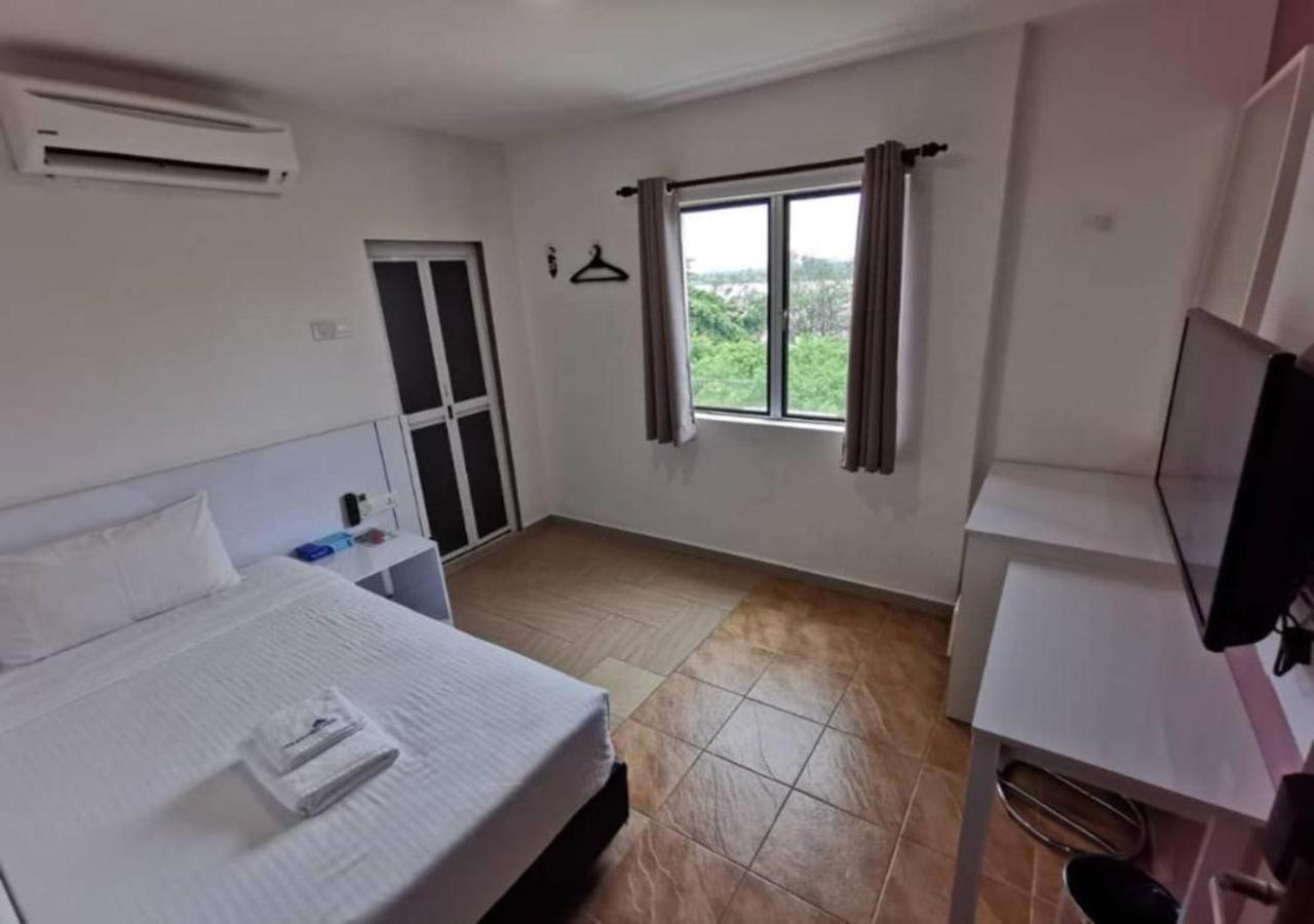Yew Boutique Hotel Teluk Intan Exterior foto