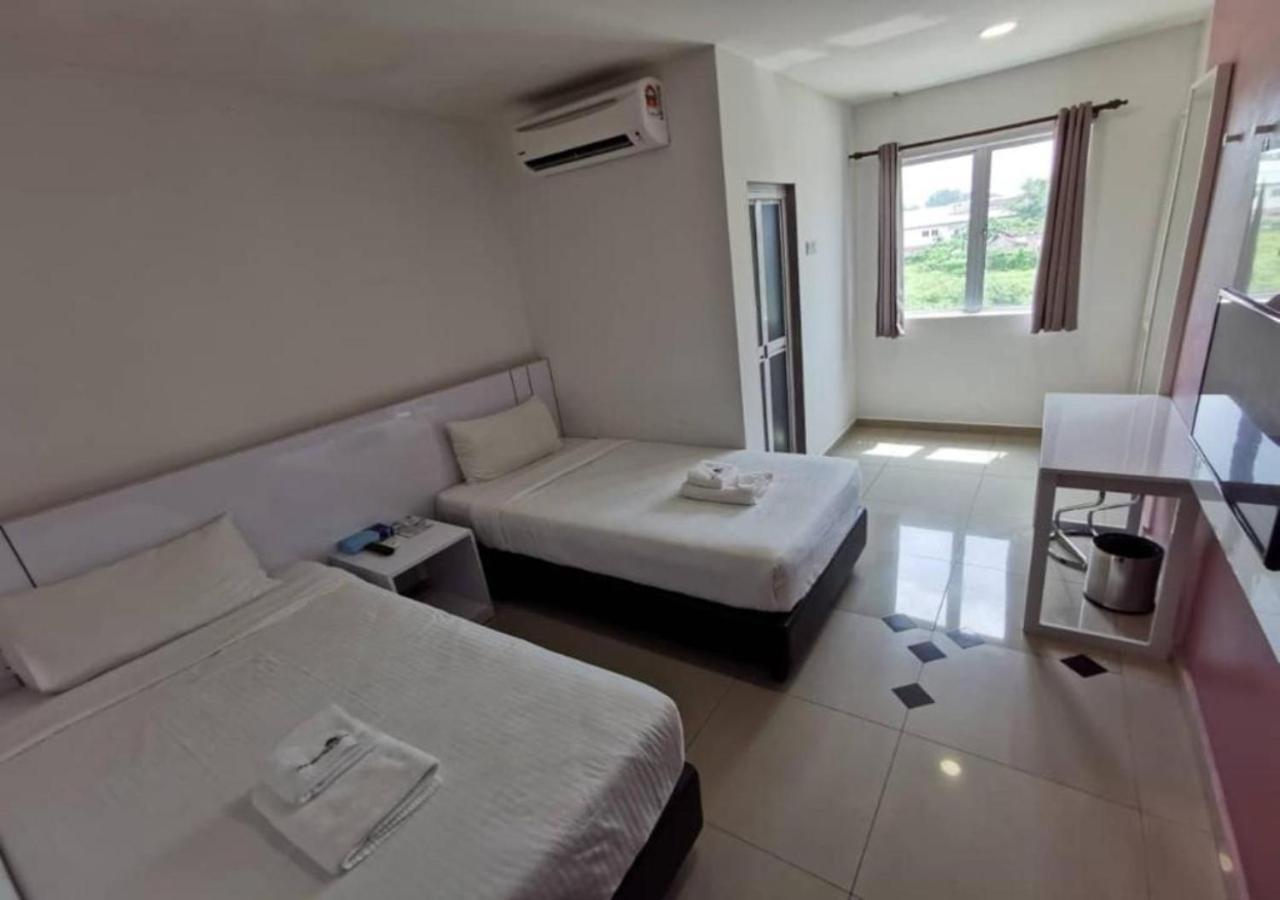 Yew Boutique Hotel Teluk Intan Exterior foto